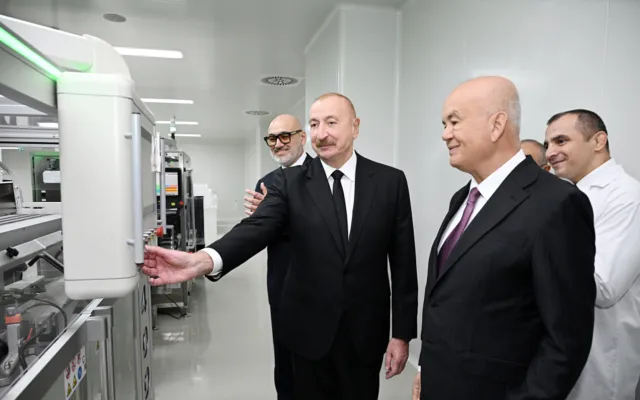 Prezident dərman istehsalı müəssisəsinin açılışında - Fotolar