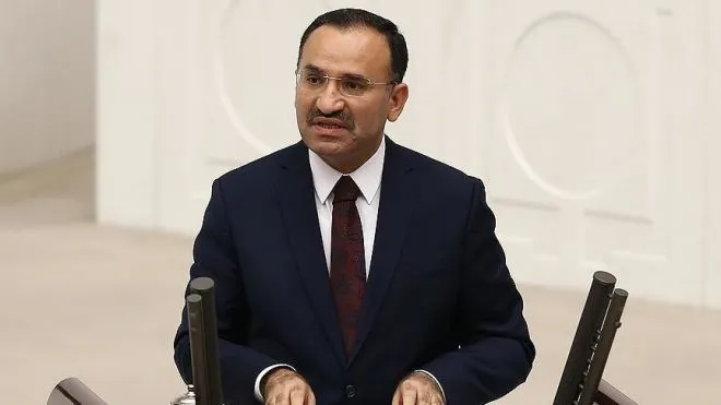 Bəkir Bozdağ istefa verdi