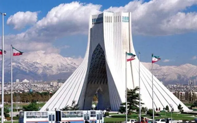 Fransada tələbələrə zorakılıq İranı "özündən çıxartdı"