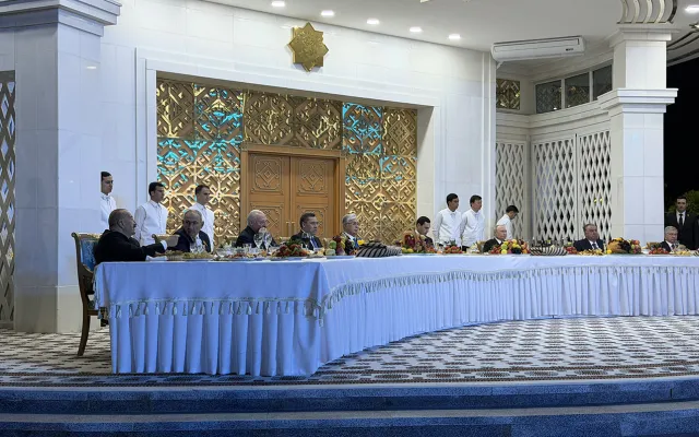 Prezident Türkmənistanda Paşinyanla söhbətləşdi - Foto
