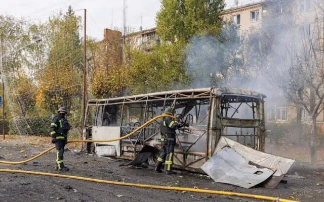 Rusiya Ukraynada avtobusları vurdu: 33 ölü, 18 yaralı - Video