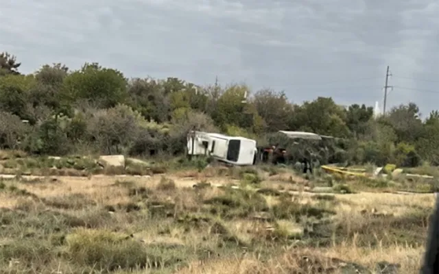 Qaradağda avtobus aşdı, yaralılar var - Video