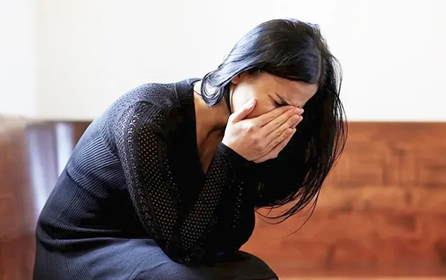 Gecə uşaqları çölə çıxarıb ac-susuz saxlayıblar... - Ana və ögey ata həbs edildi