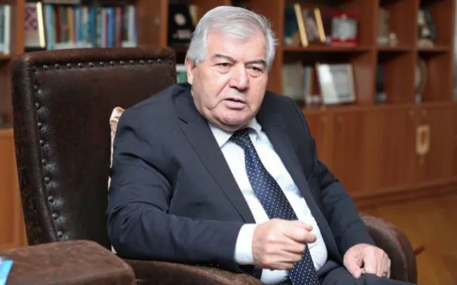 “Məktəbli qızların hicab taxmasını tələb edən valideynlərin narazılığını başa düşə bilmirəm” - Sabir Rüstəmxanlı