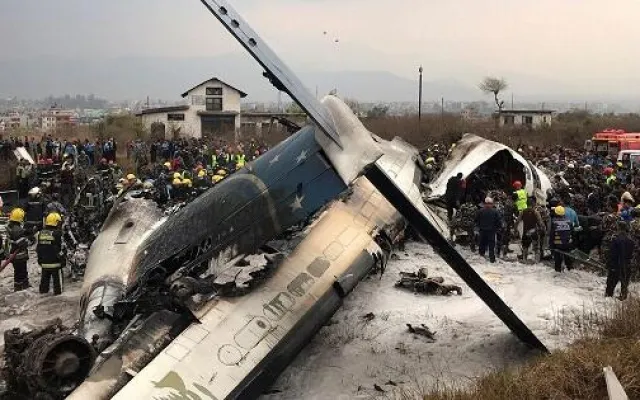 Pakistanda təyyarə qəzaya uğradı: 2 pilot həlak oldu
