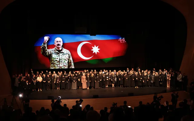 Akademik “44”dən yazdı - Ekrandan böyük tarix
