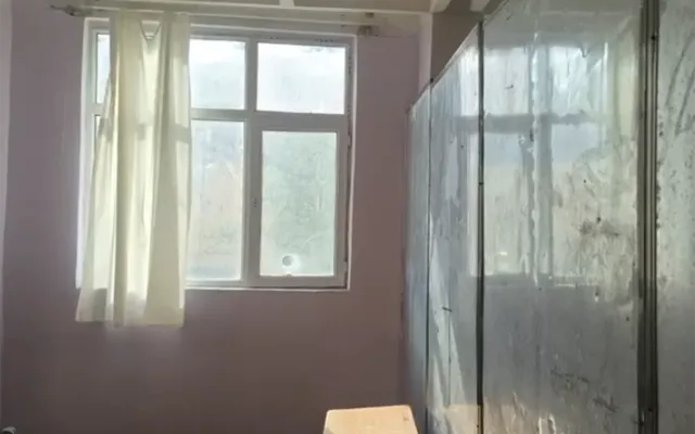 Məktəbə daş atdılar, şagirdlər xəsarət aldı - Video