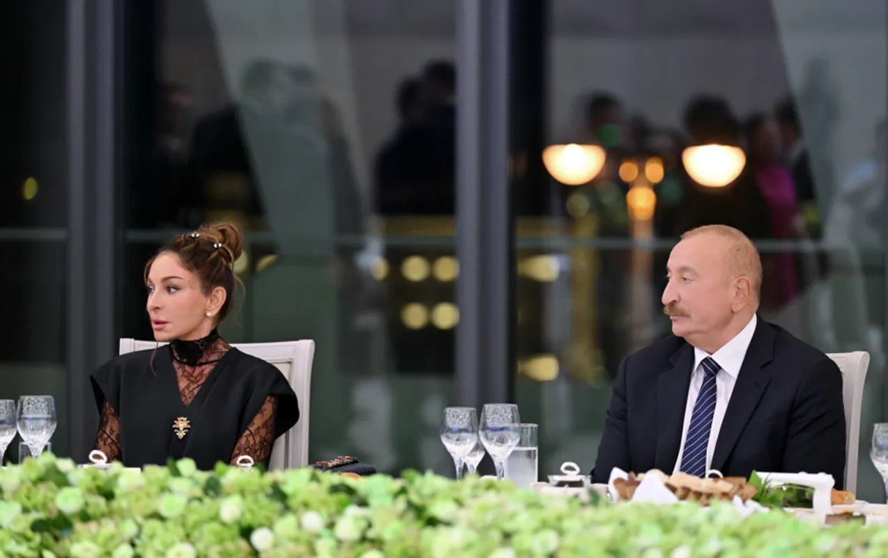 Prezident ailəsi ilə Bakıda mühüm şam yeməyində - Fotolar+Video