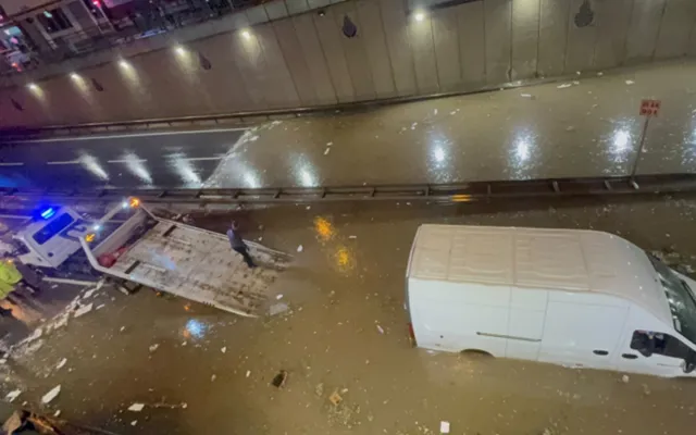 Sanki göy yarılıb... - 41 illik rekord - Fotolar - Video