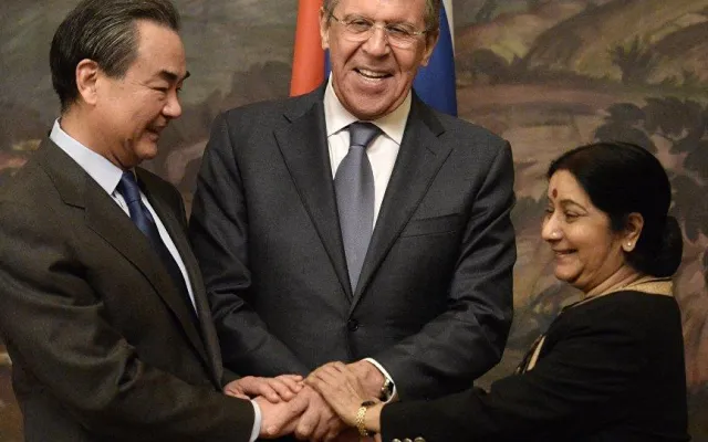 Lavrov Bakıda çinli həmkarı ilə görüşdü