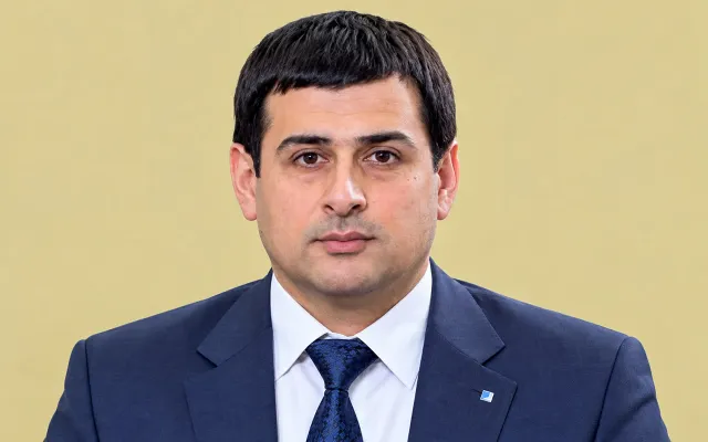 “Emin Axundov iş adamıdır, gəlməyə bilər” dedi - Hakim etiraz etdi