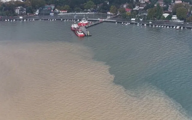 Seldən sonra İstanbul boğazının rəngi dəyişdi - Foto