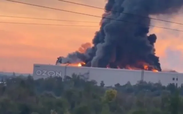 Ukrayna “Ozon”un daha bir anbarını yandırdı - Video