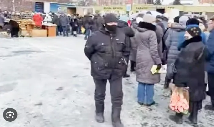 Rusiyada aclıq: insanlar ərzaq növbəsində... - Video