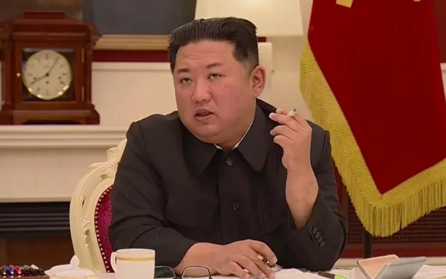 Kim Çen İnin beyninə qan sızdı: komadadır