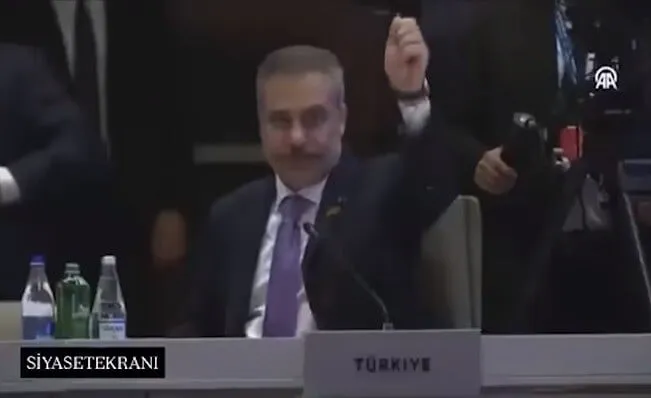 Fidanın Bakıdakı bu əl hərəkəti Türkiyəni qarışdırdı - Video