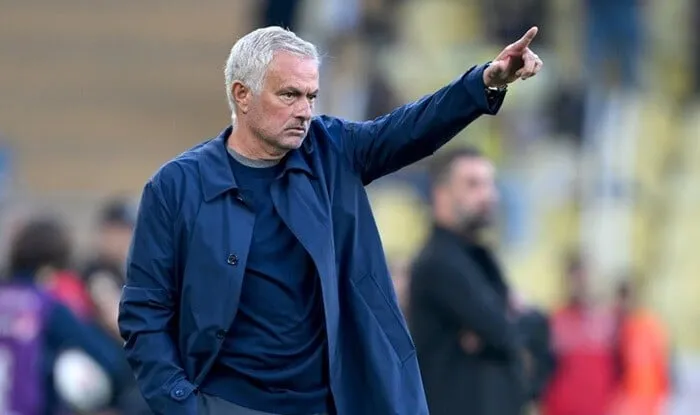 Sən ağıllısan, amma mən də axmaq deyiləm! - Mourinyo