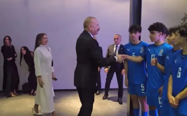 Prezidentlə gənc futbolçular arasında maraqlı anlar - Video