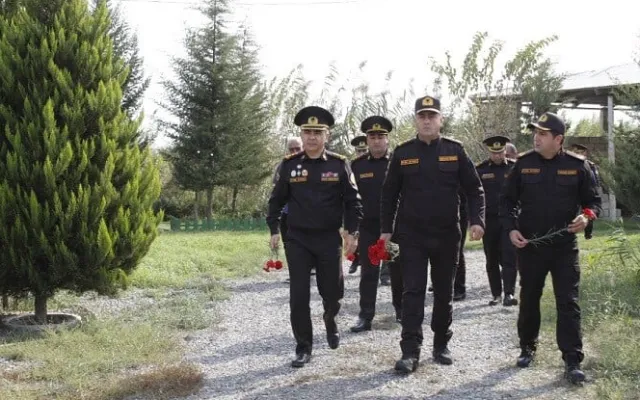 Həlak olmuş FHN əməkdaşının ailəsinə medallar təqdim edildi