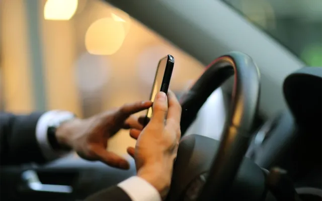 Maşında əlinizdəki telefonu kamera çəkə bilər - Cəriməsi 50 manatdır