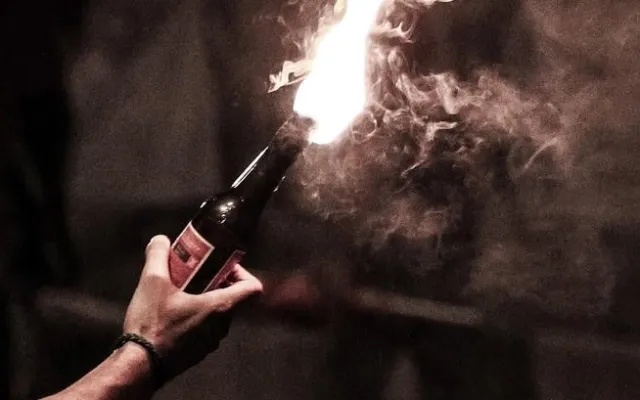 Salyanda məktəbə “Molotov kokteyli” atıldı