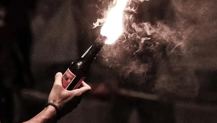 Salyanda məktəbə “Molotov kokteyli” atıldı