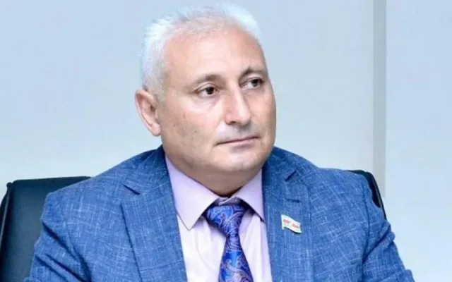 Deputat: "Yol nişanlarında "Stop"u "Toxta" ilə əvəzləyək"