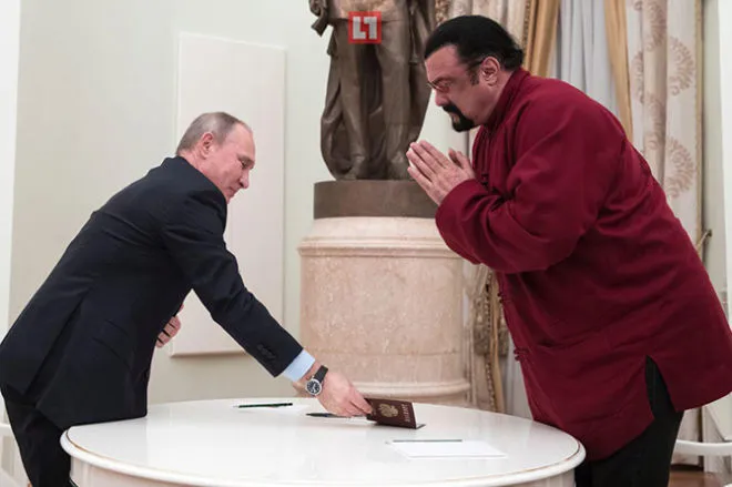 Stiven Siqal Putini qəhrəmanı hesab edir