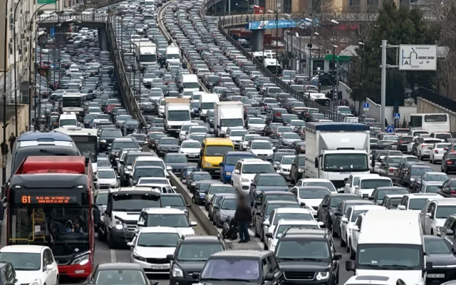 Bakıda bu yollar iflic oldu – 10 istiqamətdə ciddi sıxlıq