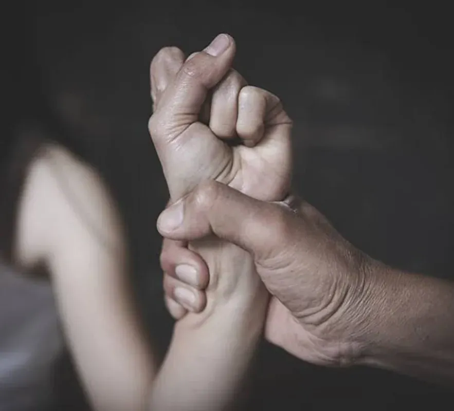 Bakıda evli kişi özündən 13 yaş kiçik qızı qaçırdı