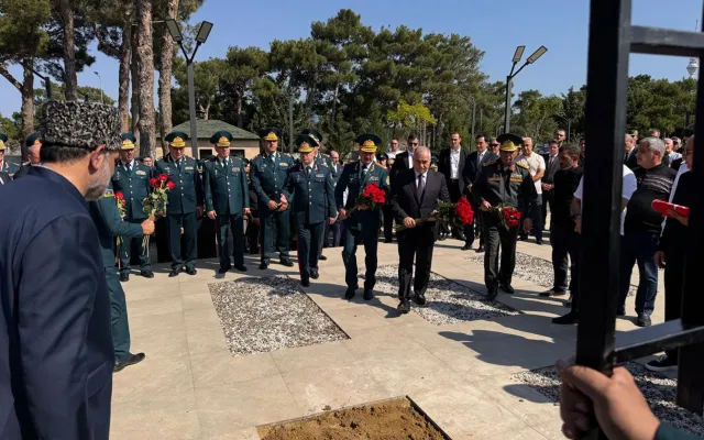 Zakir Həsənov və Əli Nağıyev generalın dəfnində - Fotolar