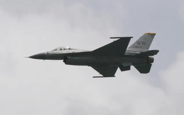 Ukrayna F-16-lar üçün on minlərlə mərmi almaq istəyir...
