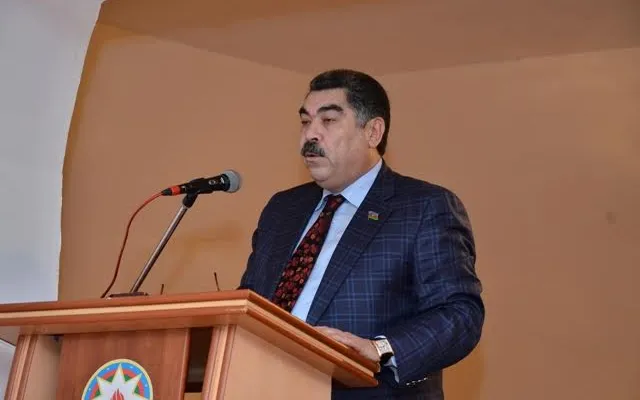 Rayon sakinləri icra başçısını topa tutdu: “Nə kömək göstərdi, nə də...”