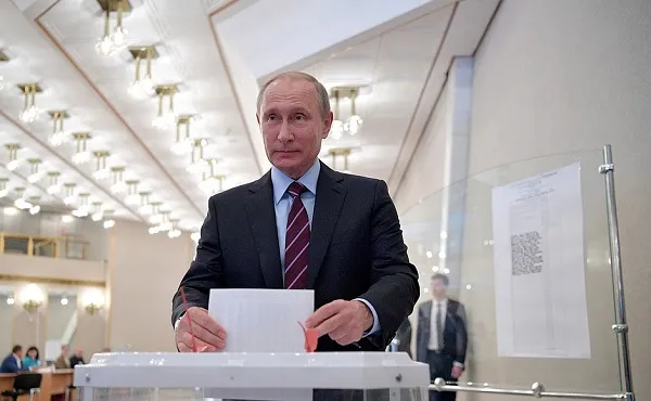 Putin seçkilərdə belə səs verdi