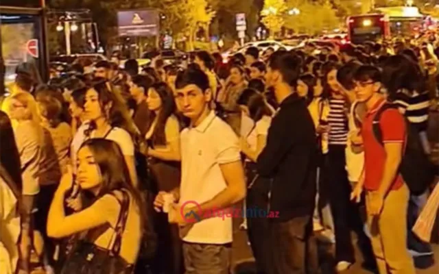 “Elmlər”də avtobuslar gecikir - İynə atsan yerə düşməz+Video