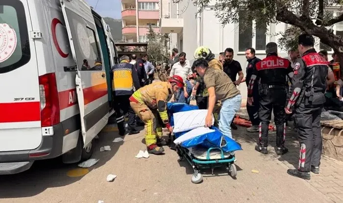 Türkiyədə məktəbə silahlı hücum: 4 şagird yaralandı