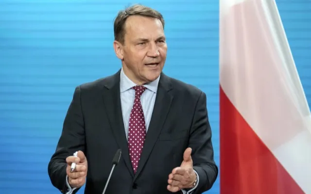 Sikorskinin dünyanı silkələyən çıxışı: Sergey, bosuna de... - Video