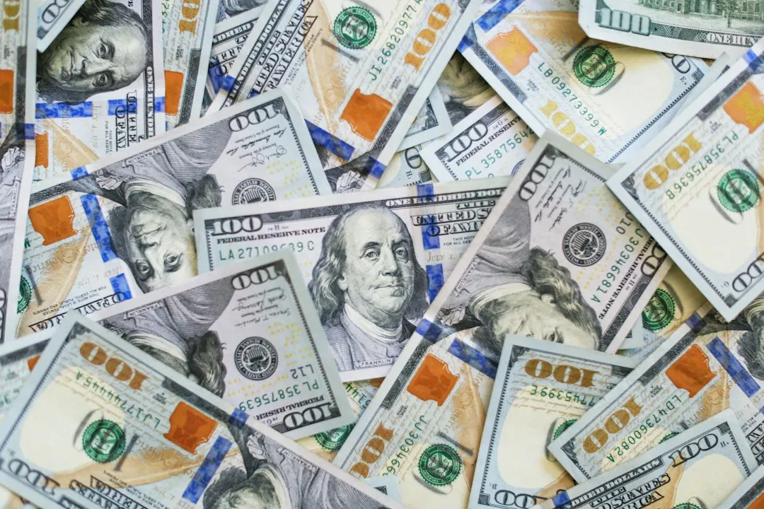 Ölkədə dollar bolluğu- Əhali əlindəki valyutanı niyə satır?