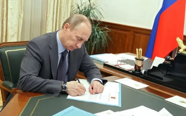 Putin Britaniyadakı səfiri vəzifəsindən azad etdi