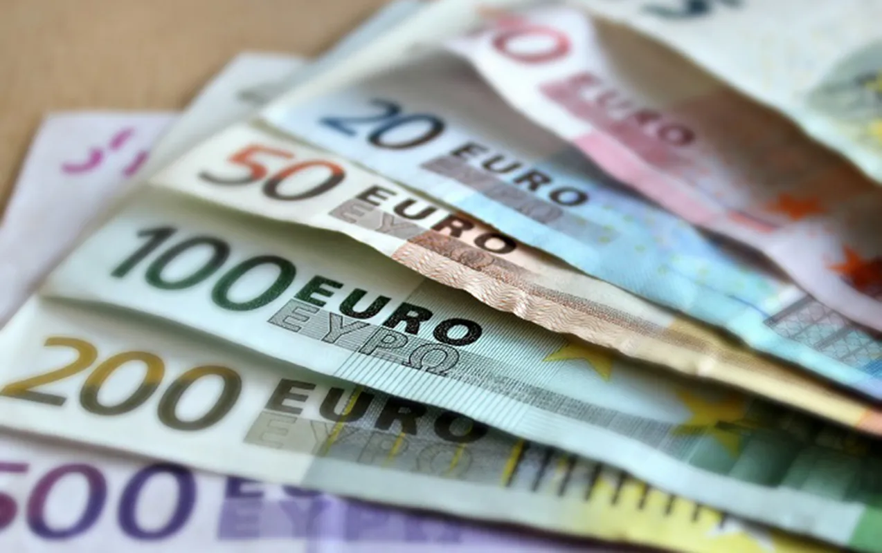 Süni intellektlə bank rəhbərinin səsini təqlid edib - 95 milyon oğurladılar