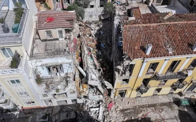 Güclü partlayış oldu, bina çökdü: 6 ölü - Foto