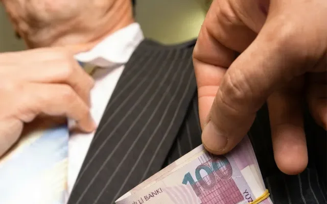 Azərbaycanda korrupsiya barədə məlumat verənlərə MÜKAFAT veriləcək