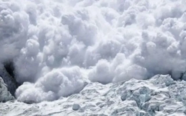 Nepalda alpinistlərin düşərgəsinə qar uçqunu düşdü