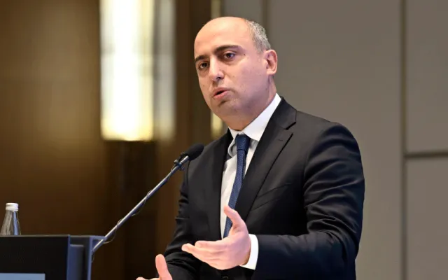 Jurnalist naziri söhbətə çağırdı