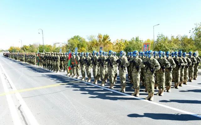 Hərbçilərin maaşı artırılır